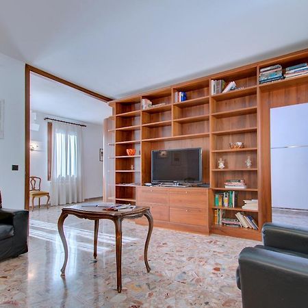 Sunny Ghetto Canalview Венеція Екстер'єр фото